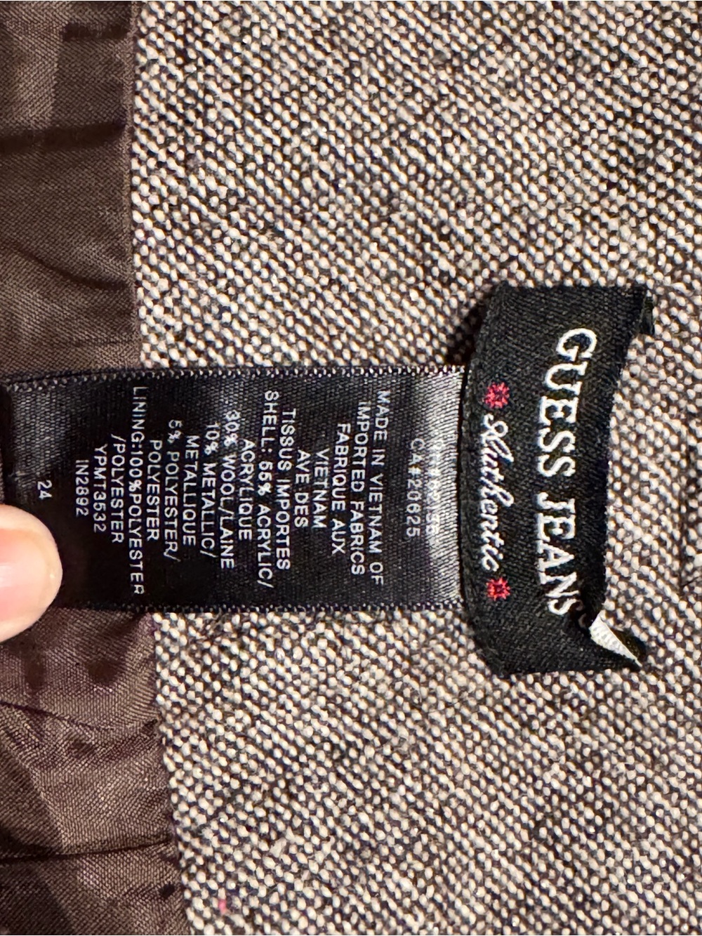 Vintage Guess Jeans - Gray Pleated Mini Skirt with Embroidered Patch - Picture 3 of 3